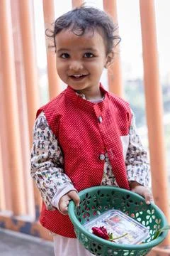 Isolated cute kid devotee with holy offering at temple in indian traditiona.. 스톡 사진