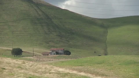Isolated Farmhouse with clouds passing 库存影片 55104842