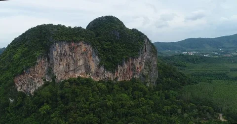 Isolated limestone massif above rubber and palm country Vídeos de archivo 71302149