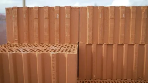 Isolated pile of builders bricks. Ceramic blocks stack Foto stock