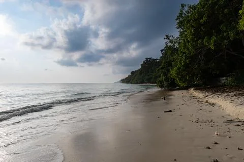 Isolated sandy beach with dramatic sunrise sky at morning Foto stock