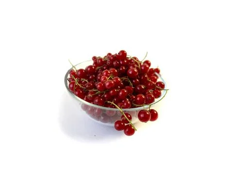 Isolated on white background red currant berries in a transparent plate Foto stock