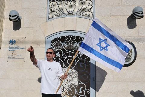 Israel to close British Consulate in Jerusalem over West Bank sanctions - 14 Sep Stock Photos