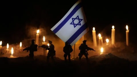 Israel flag on burning dark background with candle 스톡 동영상 252568788