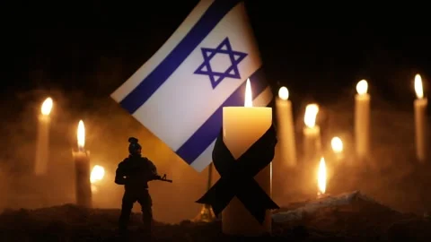 Israel flag on burning dark background with candle 스톡 동영상 252568789