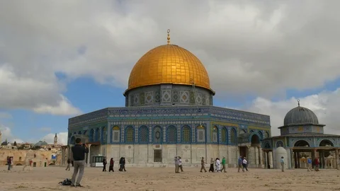 Israel, May 2017. Clouds over Dome of the Rock on the Temple Mount in Jerusalem. 스톡 동영상 76440920