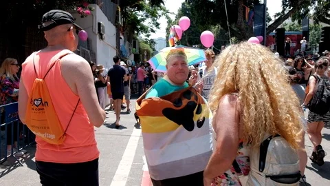 Жесткие лесбийские ласки на посвящении первокурсниц в Волгограде попали на видео Жесткие лесбийские ласки на посвящении первокурсниц в Волгограде попали на видео