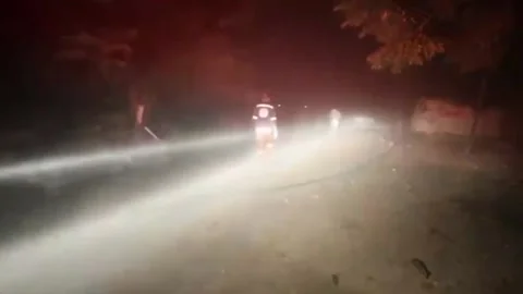 Israeli forces escalate their attacks on Palestinian citizens in Deir al Bal... Stock Footage 257583960