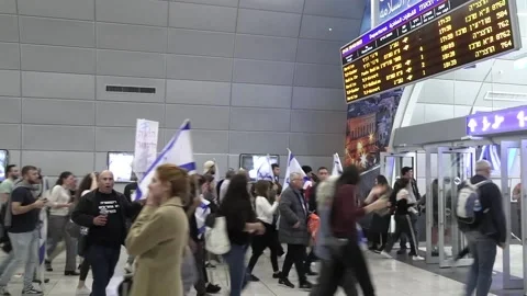 Israeli protesters at Jerusalem train station Video stock 237083553