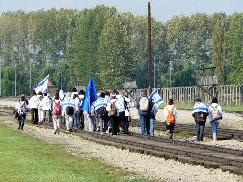Israelische Jugendgruppe in Auschwitz-Birkenau Eine israelische Jugendgrup... Stock Photos