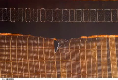 ISS016-E-007003 (30 Oct. 2007) --- A view of a damaged P6 4B solar array wi.. 库存照片