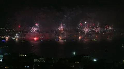 Istanbul Bosphorus Galata Tower Firework 4 Stockbeeldmateriaal 132975053