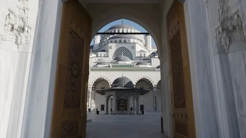 ISTANBUL CAMLICA MOSQUE HYPERLAPSE Stock Footage 136334769