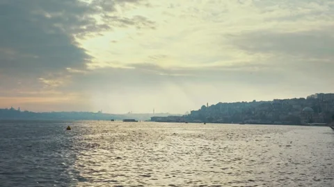 Istanbul cityscape with a dramatic sky Vidéo 336300460