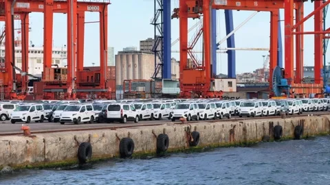 Istanbul, Turkey - August 27, 2025: Newly manufactured cars lined up at the Stock-Footage 322721253