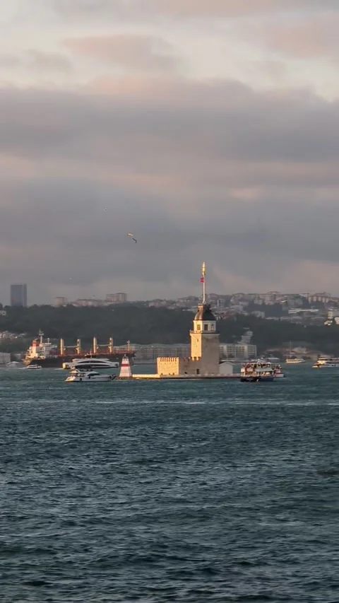Isuanbul, 7 jun 2023 Sunset view on istanbul from water Stock Footage 259052302