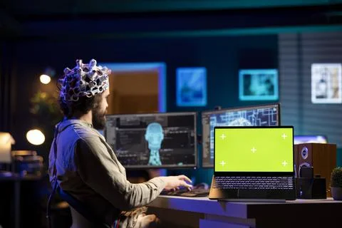 IT admin using high tech neuroscientific gear and chroma key notebook 스톡 사진