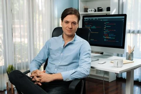 IT developer looking camera with online software development. Pecuniary. Stockfoto's