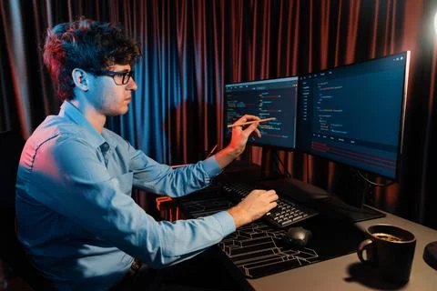 IT developer pointing online software information coding on pc screen. Gusher. Foto stock