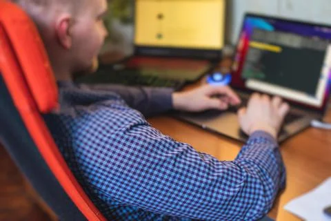 IT developer programmer working and coding on his worplace at home, laptop an Foto stock