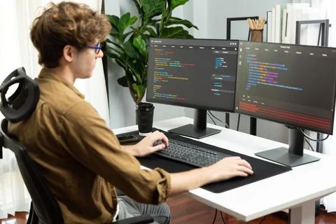 IT developer with stressful overworked in creating online software code. Gusher. Stockfoto's