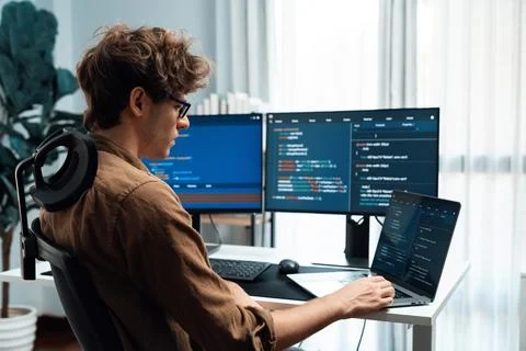 IT developer with stressful overworked in creating online software code. Gusher. Stockfoto's