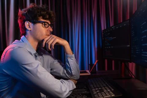 IT developer thinking online software information coding on pc screen. Gusher. Foto stock