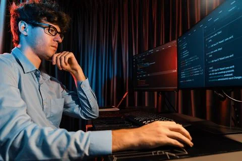 IT developer thinking online software information coding on pc screen. Gusher. Foto stock