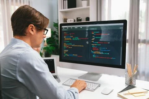 IT developer working online software development on pc and laptop. Pecuniary. Foto stock