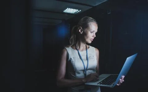 IT engineer   doing routine maintenance server rack 스톡 사진