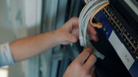 IT Engineer Patching Network Equipment In Server Room. 库存影片 104178875