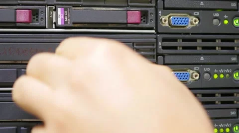 It engineer replace the hdd on the server 스톡 동영상 68643713