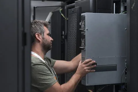 IT engineer working In the server room or data center The technician puts in a 스톡 사진