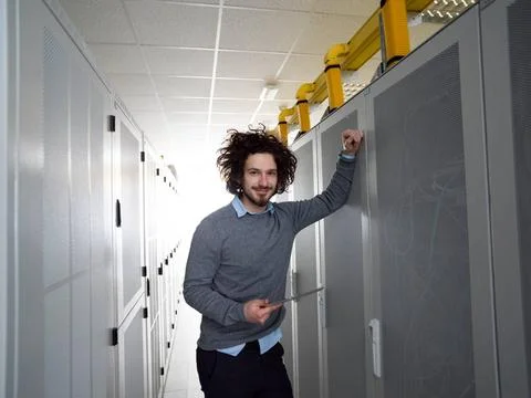 IT engineer working on a tablet computer in server room Male IT engineer w... Stock-Fotos
