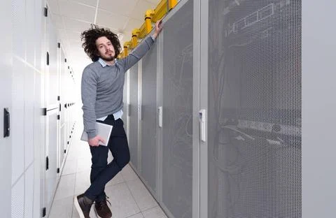 IT engineer working on a tablet computer in server room Male IT engineer w... Stock-Fotos