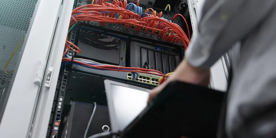 IT expert checking supercomputer server IT expert checking supercomputer s... Stock-Fotos