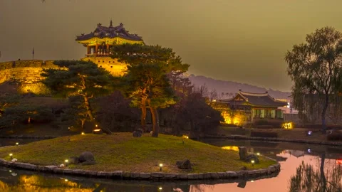 As it gets dark, Dongbuklu and Yongyeon are lit up and it is beautif. Zoom out 스톡 동영상 260879276