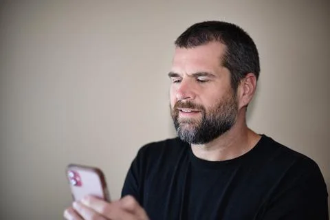 IT Guy on Smartphone Foto stock