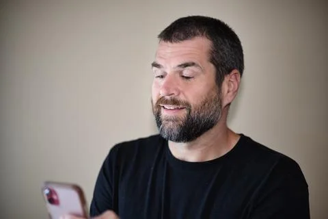 IT Guy on Smartphone Foto stock