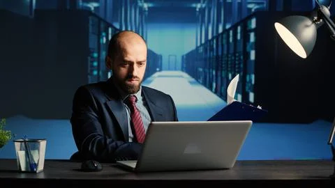 IT infrastructure specialist working in render farm Foto stock