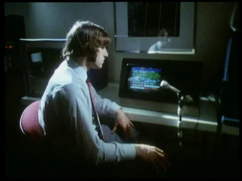 IT male worker talking to computer, computer answering his questions, 1985 스톡 동영상 136676869