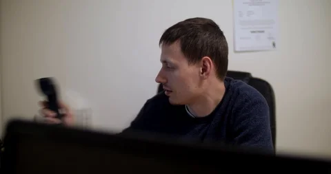 IT Manager in office 動画素材 102172914