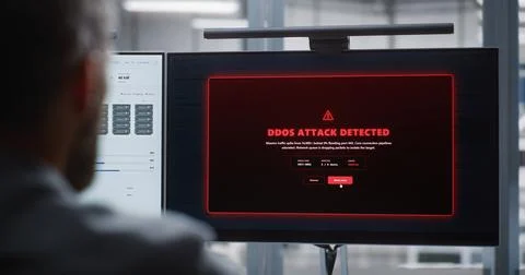IT Operator Resolving DDoS Disruption Through Live Network Security Monitoring Фото