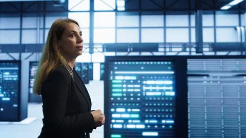 IT professional supervising data center workplace, checking hardware Stockfoto's