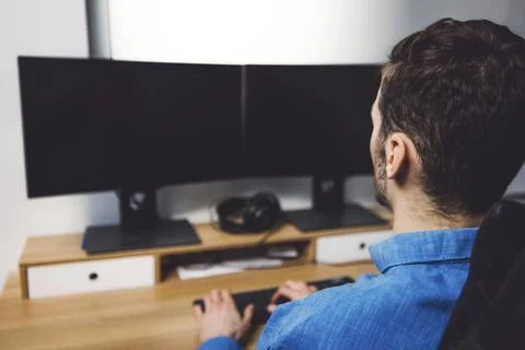 IT Programmer Working on Desktop Computer. Male Specialist Creating Innovative Foto stock