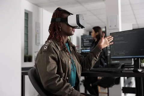 It programmer working with virtual reality headset to develop server app in it Stock-Fotos