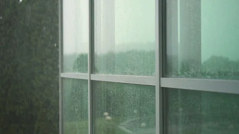It is raining outside the window 動画素材 109348093