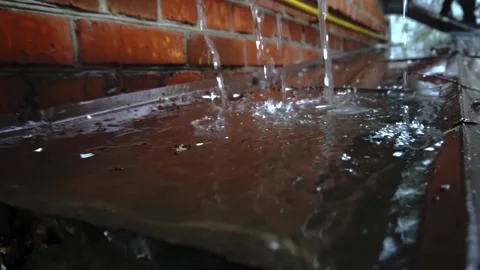 It rains on Stockbeeldmateriaal 154428257