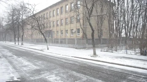 It is Snowing in The City Stockbeeldmateriaal 48633446