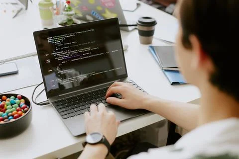IT Specialist Coding in Offline Office Foto stock